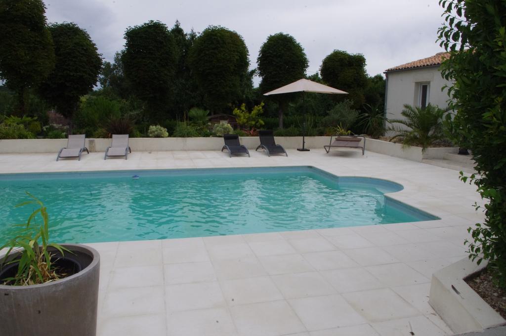 Le Clos Des Oiseaux Saintes Dış mekan fotoğraf